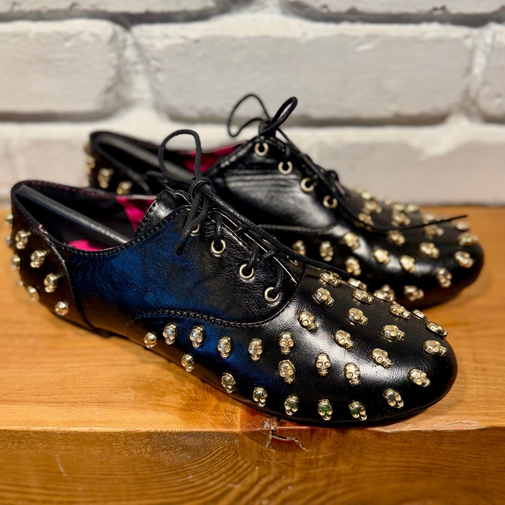 Iron Fist Skull Stud Oxford Flats 8 Boutique Goth Punk Luxe Statement Goth NIB - Picture 8 of 14